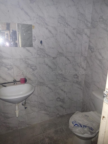 Se Vende Local Avenida Victoria Mls 24-18944