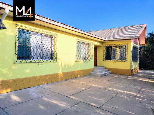 Casa En Venta De 5 Dorm. En El Centro De Olmué
