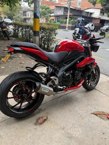 Triumph Speed Triple 1050 ( No Abs ) 2011