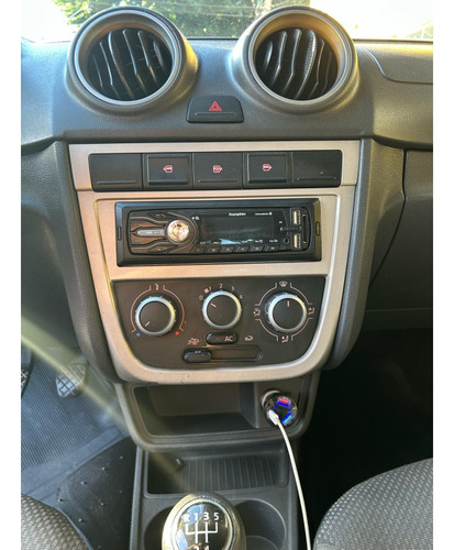 Volkswagen Voyage 1.0 MI 8V FLEX 4P MANUAL