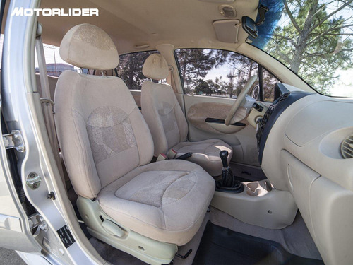 Imagen 11 de 25 de Chery Qq3 Confort 1.1 Extra Full | Permuta / Financia