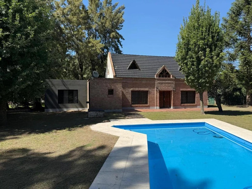 Casa En Venta - 2 Dormitorios 1 Baño - Cochera - 1.500mts2 - San Vicente