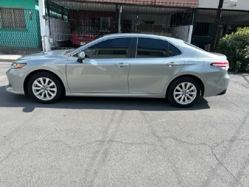 Toyota Camry 2.5 Le At