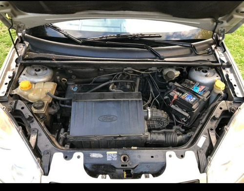 Imagen 11 de 12 de Ford Fiesta Max Ambiente Mp3