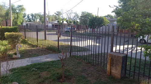 Casa Quinta A Tan Sólo 13 Cuadras De La Plaza Pedernera. En Villa Mercedes, San Luis. De 1875 M2. Ideal 2 Familias, 6 Ambientes, Pileta. Venden Dueños Directos.