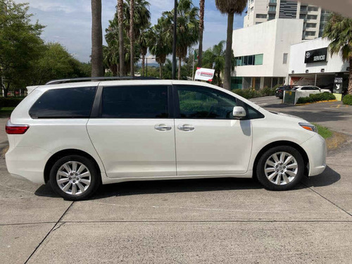 Imagen 4 de 15 de Toyota Sienna 2017 5p Limited V6/3.5 Aut