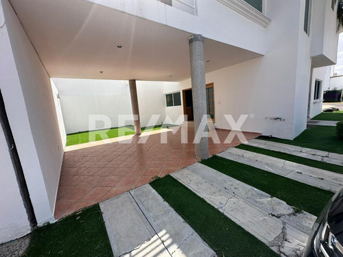 Casa En Venta En Condominio Claustros De Satiago