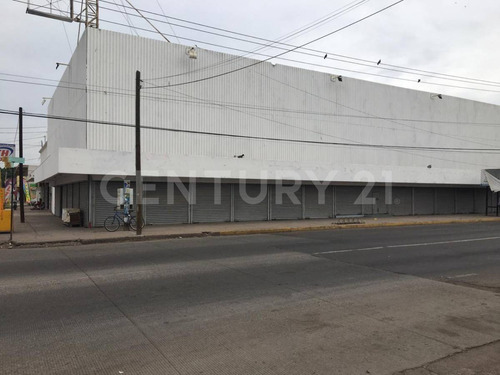 Se Renta Local Comercial Excelente Ubicación, Col. Centro.