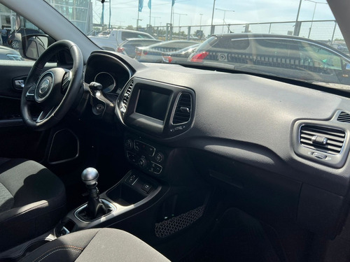 Imagen 17 de 25 de Jeep Compass Sport Manual 2.4 - Brian Avalos