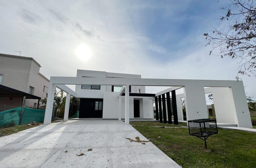 Imagen 2 de 28 de Casa En Venta En El Canton Barrio Norte A Estrenar Lote Interno Con Vista A Laguna!
