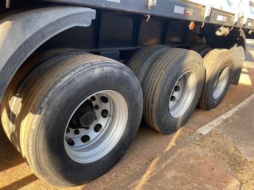 Carreta Randon Carga Seca 3 Eixos C/ Pneus