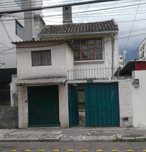 Casa De Venta En La Calle Reina Victoria Y Santa Maria - Quito