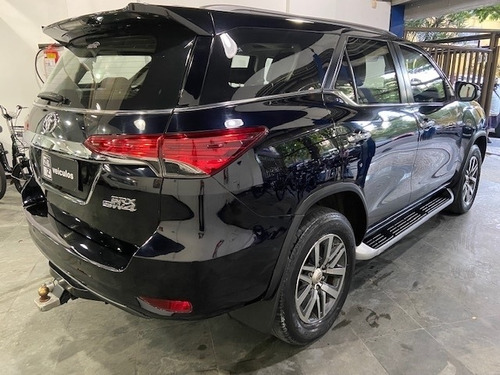 Imagem 6 de 11 de Toyota Hilux Sw4 2.8 Srx 4x4 7 Lugares 16v Turbo Intercooler