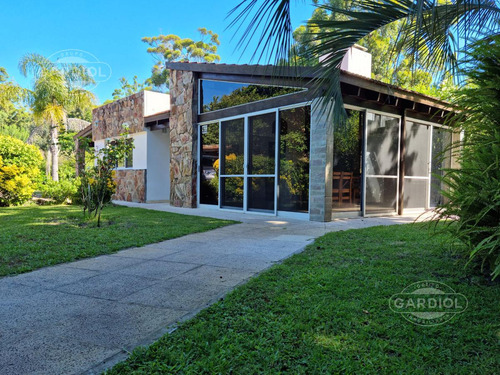 Casa 4 Dormitorios Con Piscina Sobre Ruta 10 ,interbalnearia Solanas.