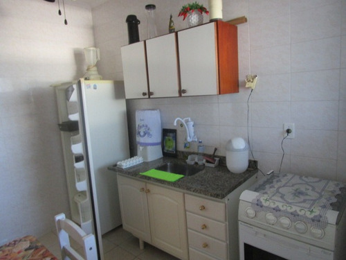 Aluga-se Apartamento De 1 Dormitório. Próximo À Praia!!