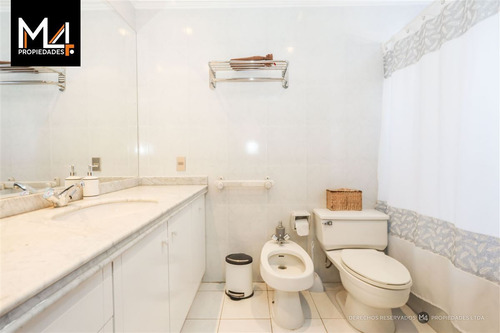 Casa En Venta De 5 Dorm. En Las Condes