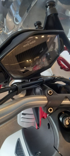 Imagen 2 de 12 de Moto Guzzi V85 Tt
