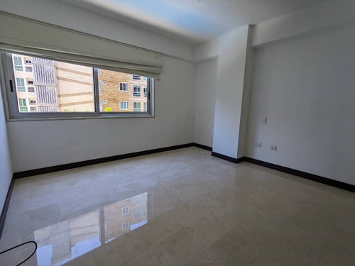 Imagen 15 de 20 de En Alquiler Bello Apartamento Las Mesetas 210 M2