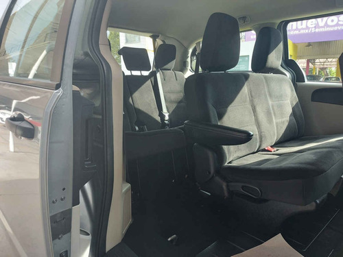 Imagen 11 de 13 de Dodge Grand Caravan 2018 5p Se V6/3.6 Aut