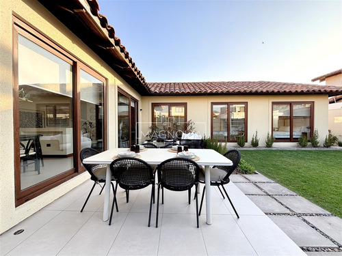 Casa En Venta De 3 Dorm. En Colina