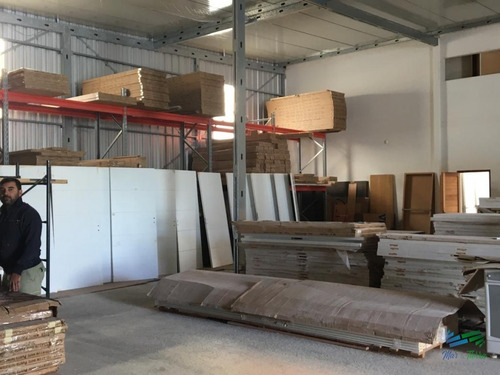 Excelente Galpon Con Oficinas, 600 M2, En Maldonado.- Ref: 2619