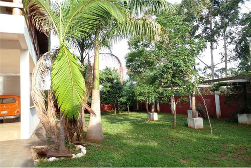 Vendo Residencia Con Amplio Patio En San Isidro, Etapa 5, A 2 Cuadras De La Costanera: 3 Habitaciones Y 5 Baños