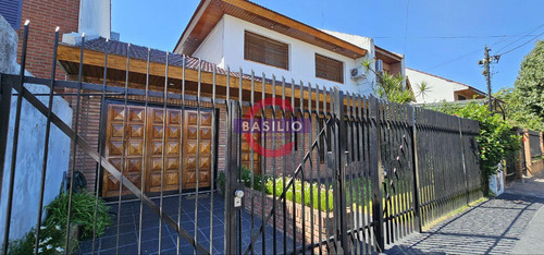 Venta Imponente Casa 6 Ambientes Con Cochera, Jardín Y Pisci