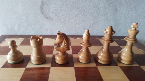 Piezas De Ajedrez, Tamaño Reglamentario, Artesanal,con Caja