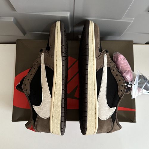 Tenis Air Jordan 1 Low Travis Scott Mocha 39 (Usado)