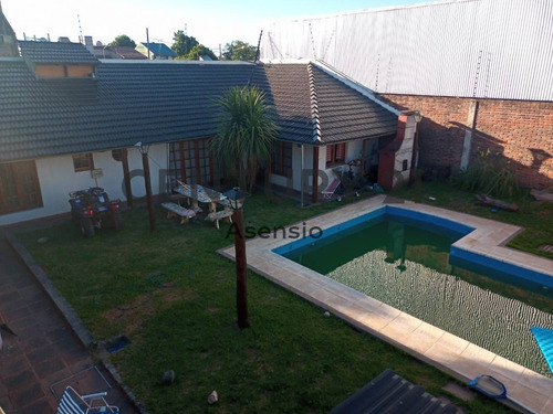 Imagen 4 de 26 de Casa Quinta Venta 8 Ambientes Isidro Casanova Centro
