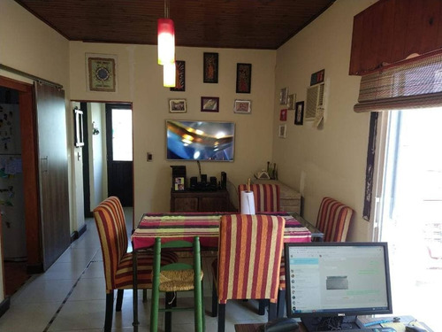 Casa De 2 Plantas En Castelar