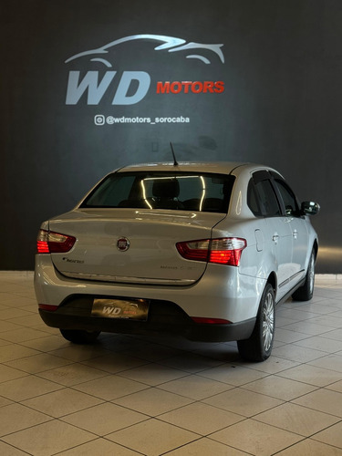 Fiat Grand Siena 1.6 16v Essence Flex 4p