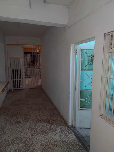 Casa Com 4 Cômodos E Garagem