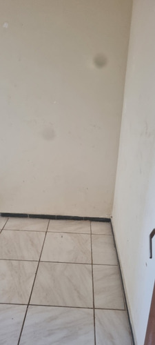 Vendo Apartamentos 2° Andar, 2 Quartos, Sala, Cozinha E Banh