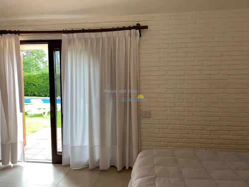 Alquiler Temporario De Casa De Tres Dormitorios Con Piscina En Barrio Lugano A Pasos De Punta Shopping, Punta Del Este