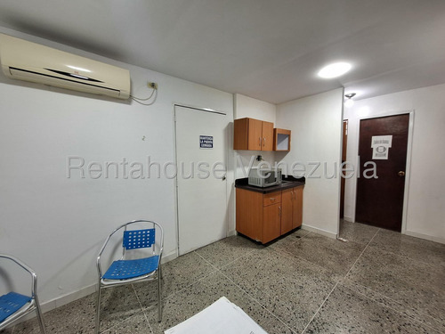 Local En Alquiler Calle 10 De Diciembre Maracay 25-15766 Jecg