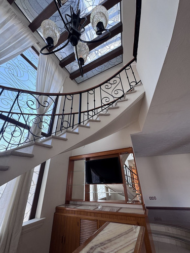 Exclusiva Residencia En Venta En La Rica Juriquilla