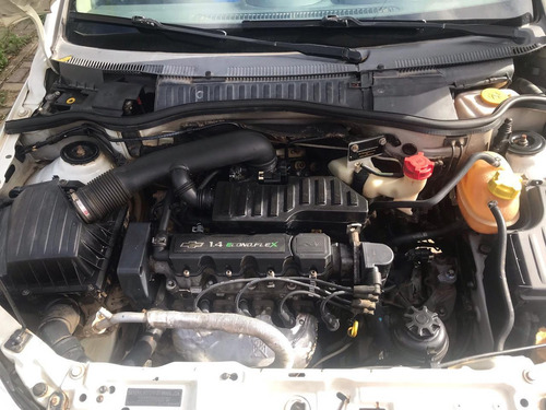 Imagem 6 de 10 de Chevrolet Corsa Sedan 2011 1.4 Premium Econoflex 4p