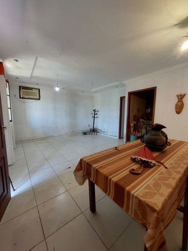 Casa De 2 Andares Com 4 Quartos.