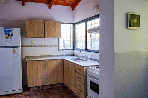 Casa De 2 Dormitorios Con Pileta En Venta - Roldan