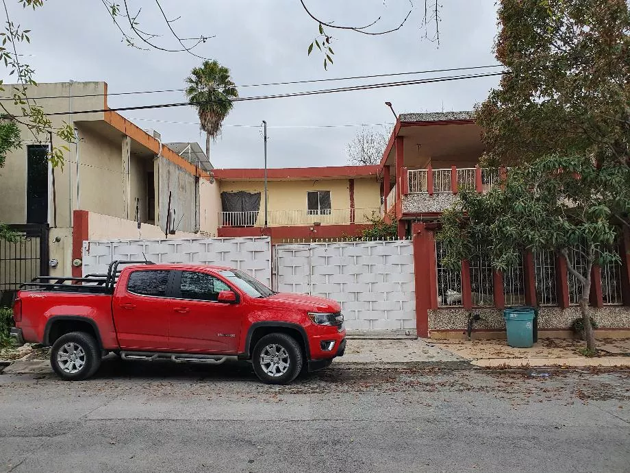 Casa En Venta En Fracc. La Luz, Guadalupe, N.l.