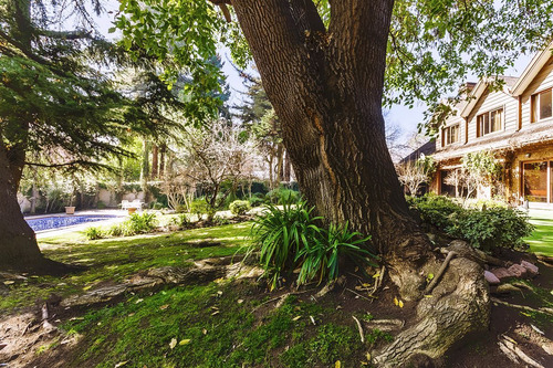 Casa En Venta De 5 Dorm. En Las Condes
