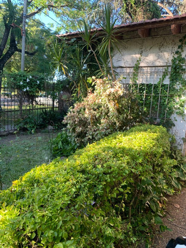 Casa En El Palomar Dos Viviendas, Amplio Lote