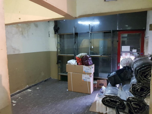 Imagen 5 de 12 de Local Comercial Con Vidriera, Persiana Metálica