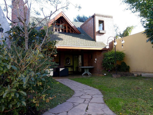 Imagen 25 de 30 de Impecable 4 Ambientes Totalmente Reciclado Quincho,jardín, Pileta, Garage!
