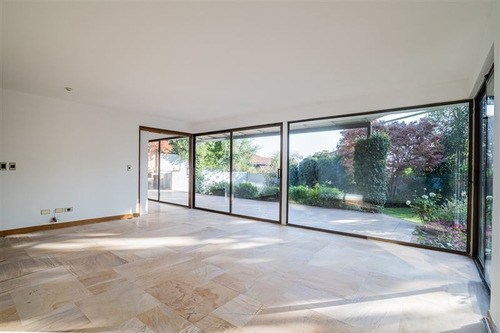 Casa En Venta De 4 Dorm. En Las Condes