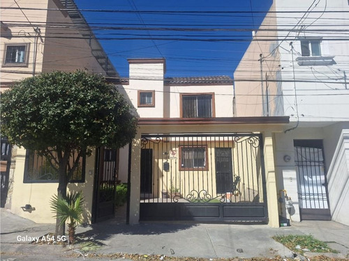Casa En Renta En Monterrey Colonia Misión Cumbres Equipada