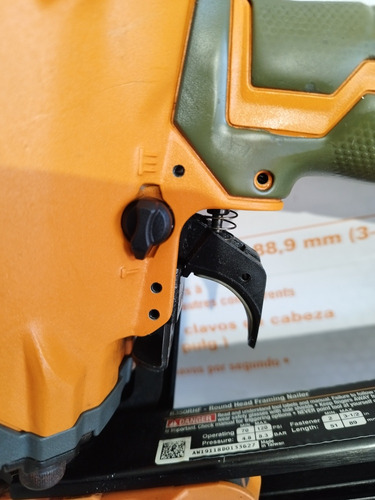 Clavadora Neumática Ridgid 21° Pistola Estructuras Framing (Usado)
