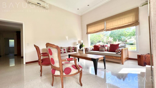 Imagen 13 de 21 de Venta - Muy Linda Casa En Club De Campo San Francisco - Bayugar Negocios Inmobiliarios