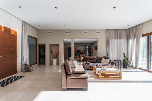 Casa De 6 Amb Increible Super Oportunidad